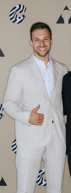 Mario Behrends at an event in a light suit